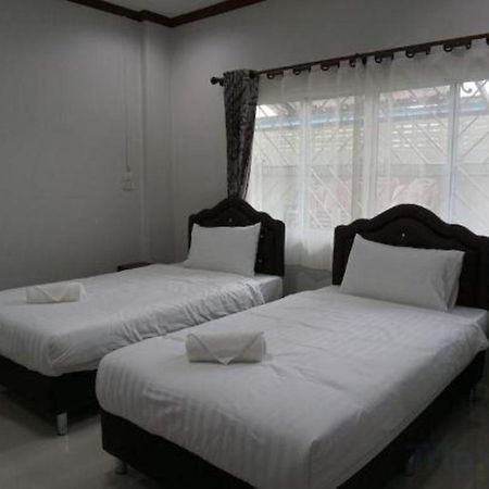 Oyo 75394 Sakthong Grand Hotel Чианг Конг Екстериор снимка