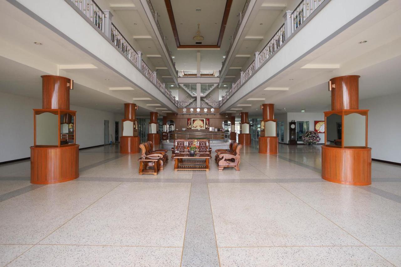 Oyo 75394 Sakthong Grand Hotel Чианг Конг Екстериор снимка