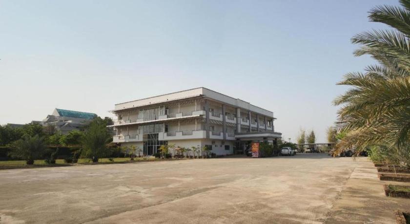Oyo 75394 Sakthong Grand Hotel Чианг Конг Екстериор снимка