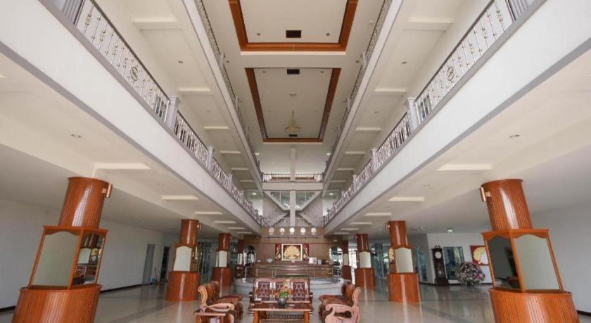 Oyo 75394 Sakthong Grand Hotel Чианг Конг Екстериор снимка