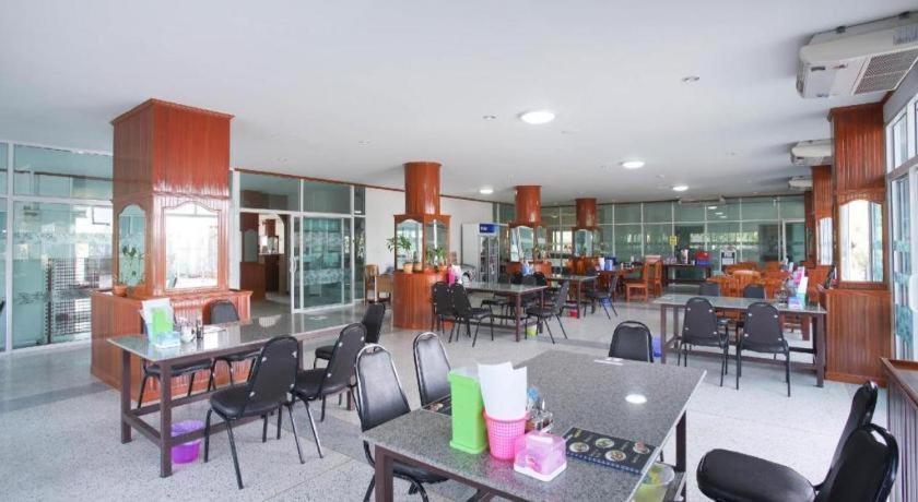 Oyo 75394 Sakthong Grand Hotel Чианг Конг Екстериор снимка