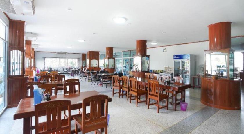 Oyo 75394 Sakthong Grand Hotel Чианг Конг Екстериор снимка
