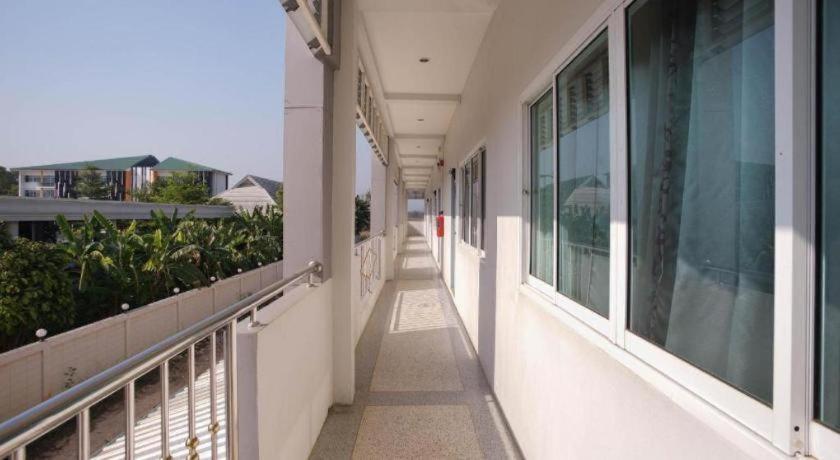 Oyo 75394 Sakthong Grand Hotel Чианг Конг Екстериор снимка