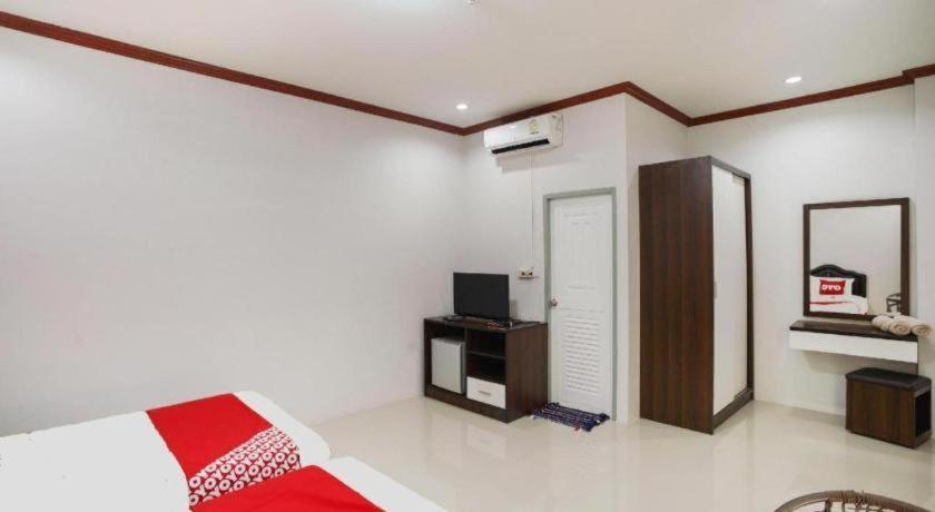Oyo 75394 Sakthong Grand Hotel Чианг Конг Екстериор снимка