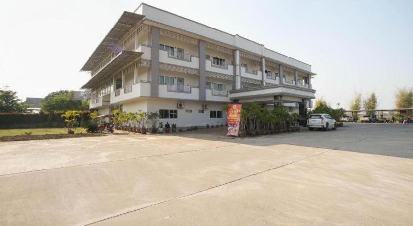 Oyo 75394 Sakthong Grand Hotel Чианг Конг Екстериор снимка