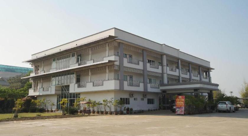 Oyo 75394 Sakthong Grand Hotel Чианг Конг Екстериор снимка
